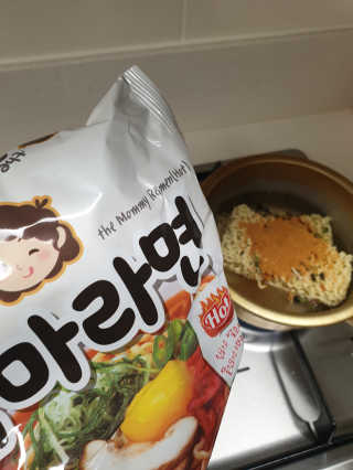라면 그대로가 제일 맛있는 더엄마라면 — 5점을 준 리뷰어가 2019년 6월 올린 사용 사진