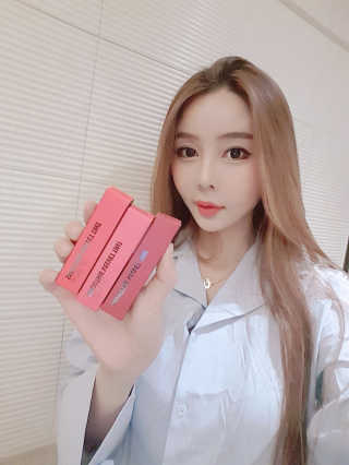 우드버리 울트라 에이치디 스무디 벨벳 틴트 — 4점을 준 리뷰어가 2019년 6월 올린 사용 사진