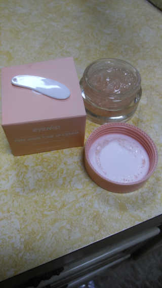 BeautyNetKorea Pure White Tone-Up Cream — 3.83점을 준 리뷰어가 2017년 10월 올린 사용 사진
