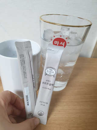 [하우투잇] 뤼에르 쿠르브 블랙 10ml x 30포 총 300ml — 4.5점을 준 리뷰어가 2020년 3월 올린 사용 사진