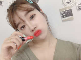 지고트 로맨틱 키스 립스틱 — 5점을 준 리뷰어가 2019년 6월 올린 사용 사진