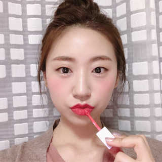 터치인솔 프리티필터 쉬폰 벨벳 립틴트 — 5점을 준 리뷰어가 2018년 10월 올린 사용 사진