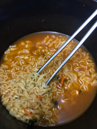 라면 그대로가 제일 맛있는 더엄마라면 — 5점을 준 리뷰어가 2019년 6월 올린 사용 사진