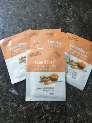 GoodDay Skincare GoodDay 강황 마스크 — 5점을 준 리뷰어가 2020년 3월 올린 사용 사진