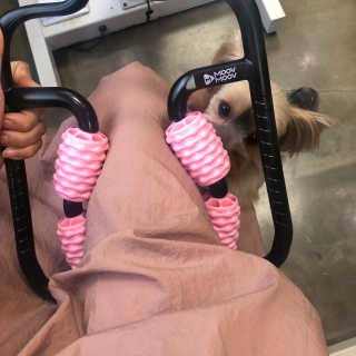 뭅뭅 바디핏레그롤러 종아리 허벅지 하체 마사지기 — 3.5점을 준 리뷰어가 2019년 10월 올린 사용 사진
