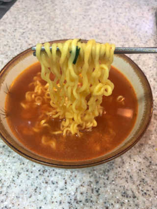 라면 그대로가 제일 맛있는 더엄마라면 — 5점을 준 리뷰어가 2019년 9월 올린 사용 사진