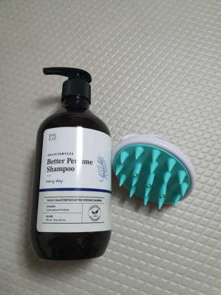 달리프 베러 퍼퓸 샴푸 1000ml 레이니데이 or 일랑로즈 — 5점을 준 리뷰어가 2020년 2월 올린 사용 사진
