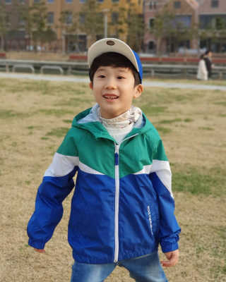 인디고뱅크키즈 메쉬 배색 점퍼 — 5점을 준 리뷰어가 2020년 3월 올린 사용 사진
