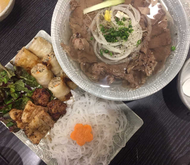 [냐비엣] 세가지 메뉴 제공 - 퍼보,분짜,껌슨 리뷰 사진