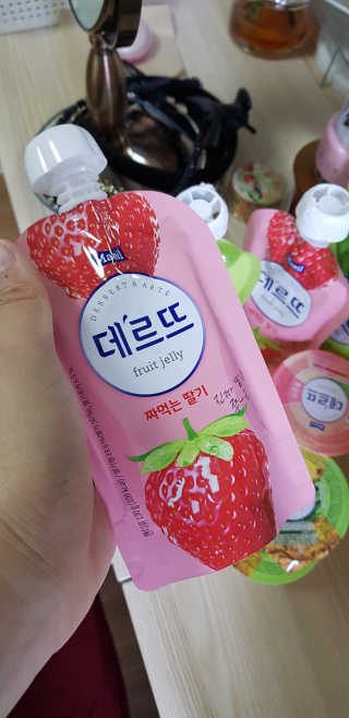 데르뜨 떠먹는 과일 3종, 짜먹는 과일 2종 총 10개 체험 — 5점을 준 리뷰어가 2020년 3월 올린 사용 사진
