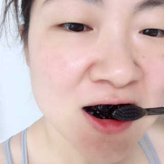 the naked object 디블랙팩치약 디블랙칫솔 세트 — 4.5점을 준 리뷰어가 2019년 3월 올린 사용 사진