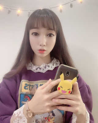 하이키키 포켓몬스터 피카츄 페이스 팝톡 휴대폰 거치대 — 5점을 준 리뷰어가 2020년 1월 올린 사용 사진