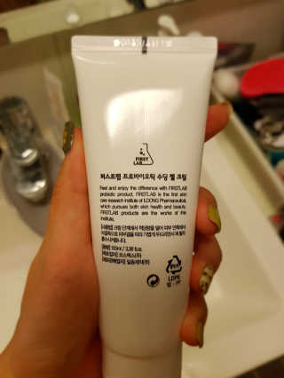 일동제약 퍼스트랩 프로바이오틱 수딩 젤 크림 — 5점을 준 리뷰어가 2018년 9월 올린 사용 사진