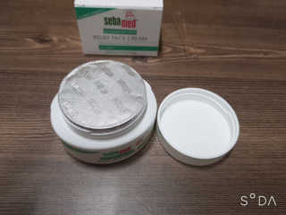 세바메드 우레아 수분폭탄크림 50ml — 4.5점을 준 리뷰어가 2019년 11월 올린 사용 사진