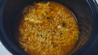 라면 그대로가 제일 맛있는 더엄마라면 — 5점을 준 리뷰어가 2019년 7월 올린 사용 사진