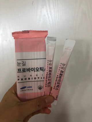 눈길 프로바이오틱스 눈길 콜라겐 프로바이오틱스 — 5점을 준 리뷰어가 2019년 11월 올린 사용 사진