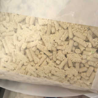 [펫토리아] BEST 고양이두부모래 6L 한삽뚝딱 — 2.5점을 준 리뷰어가 2019년 2월 올린 사용 사진