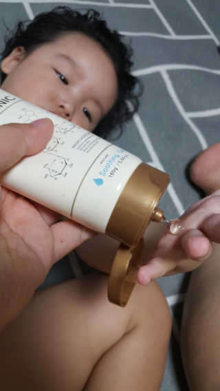 뷰티여우_아토클리닉 [아토클리닉] 아기들이 쓰는 보습, 진정 수딩젤 2개 — 5점을 준 리뷰어가 2019년 7월 올린 사용 사진