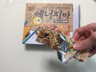 견과가 똘똘 뭉쳐들어간 넛츠몬 에너지바 1BOX 6개입 — 5점을 준 리뷰어가 2018년 2월 올린 사용 사진