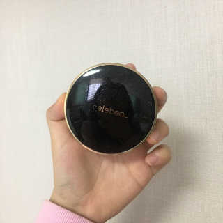 셀레뷰 블랙 세럼 팩트 — 3.67점을 준 리뷰어가 2017년 9월 올린 사용 사진