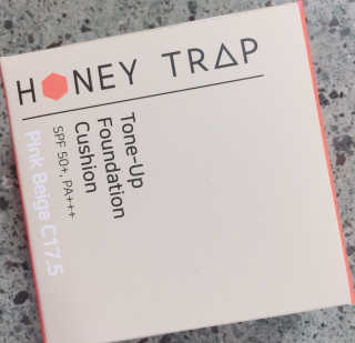 Honey Trap 톤 업 파운데이션 쿠션(W22.5,C17.5) — 5점을 준 리뷰어가 2018년 3월 올린 사용 사진