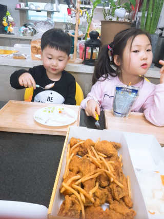목우촌 또래오래 또래오래  콘듀치킨 — 5점을 준 리뷰어가 2019년 4월 올린 사용 사진