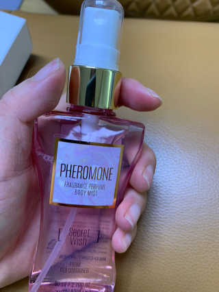 레드컨테이너 페로몬향 퍼퓸 바디미스트 80ml — 4.5점을 준 리뷰어가 2020년 3월 올린 사용 사진