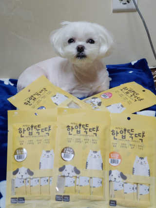 [펫토리아]짜먹는 한입뚝딱 강아지.고양이 마약간식 — 5점을 준 리뷰어가 2019년 8월 올린 사용 사진