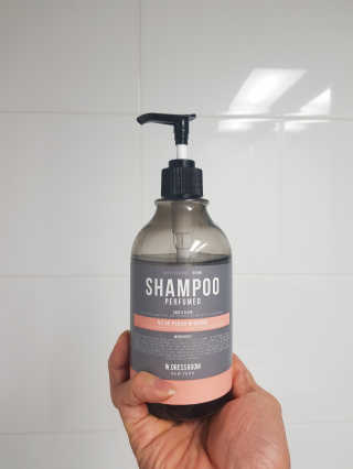 더블유드레스룸 더블유드레스품 퍼퓸드 헤어케어_샴푸.컨디셔너 — 4.83점을 준 리뷰어가 2018년 5월 올린 사용 사진