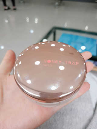 Honey Trap 톤 업 파운데이션 쿠션(W22.5,C17.5) — 4.5점을 준 리뷰어가 2018년 1월 올린 사용 사진