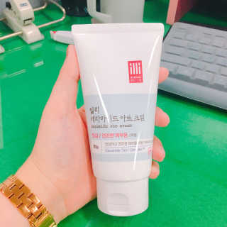 일리윤 세라마이드 아토 집중 크림 — 4.67점을 준 리뷰어가 2017년 6월 올린 사용 사진