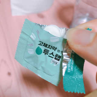솔테라피 씹는 고체치약 투스탭 스파클레몬 6정 x 5박스 — 3.5점을 준 리뷰어가 2019년 6월 올린 사용 사진