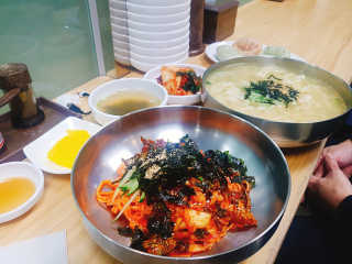 칼국수에끌림 [칼국수에 끌림] 손칼국수+비빔칼국수+왕만두4개 — 5점을 준 리뷰어가 2018년 11월 올린 사용 사진