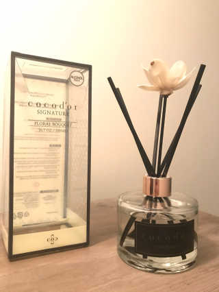 코코 도르 화이트 플라워 리드 디퓨저 6.7oz — 5점을 준 리뷰어가 2019년 12월 올린 사용 사진