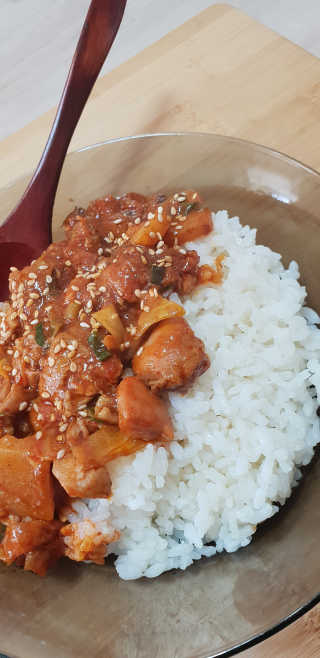 뜰아채유통 춘천닭갈비덮밥소스와 머쉬마루 버섯 — 5점을 준 리뷰어가 2018년 10월 올린 사용 사진