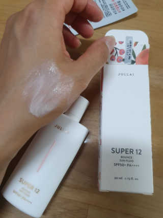 쥴라이Jullai 슈퍼 12 바운스 선 플루이드 SPF50+ PA++++ — 4.5점을 준 리뷰어가 2019년 8월 올린 사용 사진