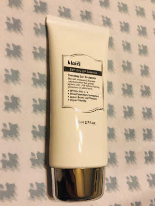 소프트 에어리 UV 에센스 SPF 50 PA ++++ — 4점을 준 리뷰어가 2019년 4월 올린 사용 사진