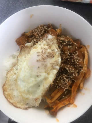 뜰아채유통 춘천닭갈비덮밥소스와 머쉬마루 버섯 — 5점을 준 리뷰어가 2018년 12월 올린 사용 사진