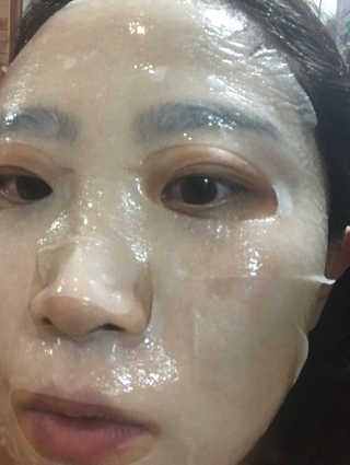 23years old 하이알톡스 쁘띠마스크(5장) — 5점을 준 리뷰어가 2017년 5월 올린 사용 사진