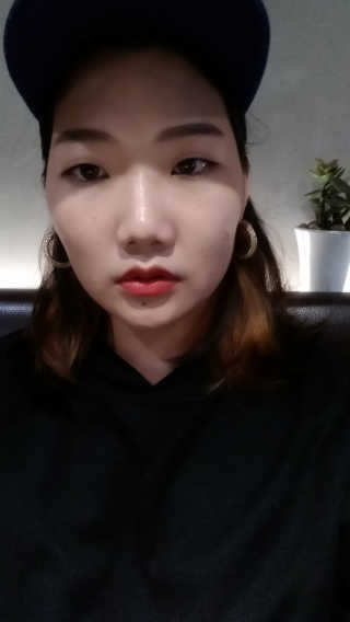 셀레뷰 하이 퍼포먼스 립 틴트 마스터 — 4.67점을 준 리뷰어가 2017년 9월 올린 사용 사진