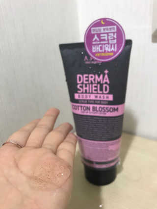 어파티 더마실드 바디워시 코튼블러썸 300ml — 5점을 준 리뷰어가 2018년 5월 올린 사용 사진
