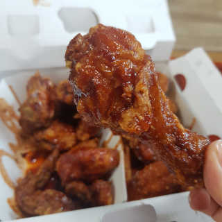 [치킨마루]-  빠사칸레드 + 콜라 500ml — 4.5점을 준 리뷰어가 2019년 5월 올린 사용 사진