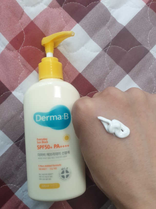 더마비 에브리데이 선블록 SPF50+ PA++++ 리뷰 사진