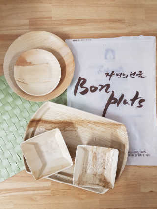 본플라 친환경 야자나무잎 접시 — 3.5점을 준 리뷰어가 2018년 8월 올린 사용 사진
