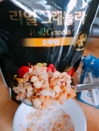 켈로그 콘프로스트,리얼 그래놀라 오리지널 — 5점을 준 리뷰어가 2019년 8월 올린 사용 사진