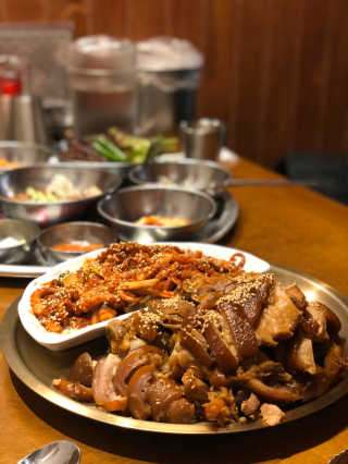 [동네맛집족발] 4개 족발 중 택1 — 4.5점을 준 리뷰어가 2020년 1월 올린 사용 사진