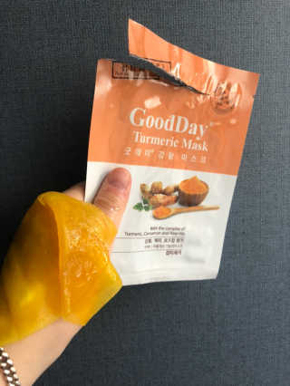 GoodDay Skincare GoodDay 강황 마스크 — 4점을 준 리뷰어가 2019년 5월 올린 사용 사진