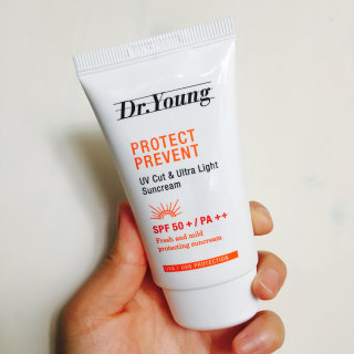닥터영 유브이 컷 앤 울트라 라이트 썬크림 SPF50+ PA++ 50ml — 4.5점을 준 리뷰어가 2016년 7월 올린 사용 사진