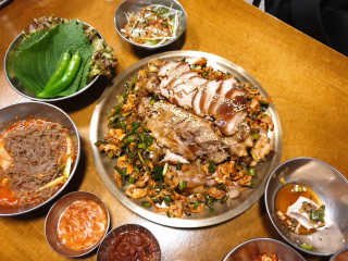 [동네맛집족발] 4개 족발 중 택1 — 5점을 준 리뷰어가 2020년 2월 올린 사용 사진