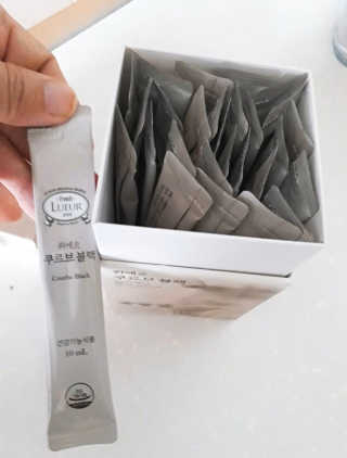 [하우투잇] 뤼에르 쿠르브 블랙 10ml x 30포 총 300ml — 3.5점을 준 리뷰어가 2020년 3월 올린 사용 사진